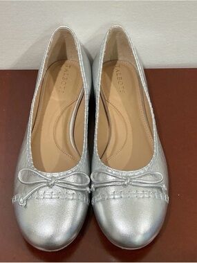 TALBOTS Blair Ballet Flats w/ Bow Metallic Silver 7.5 M Stitched EUC